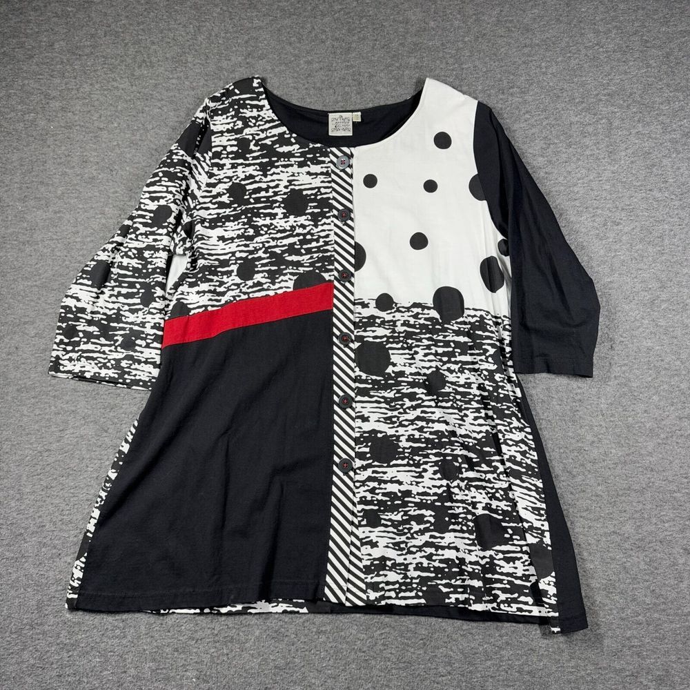 Parsley & Sage Black and White Tunic with Red Accent